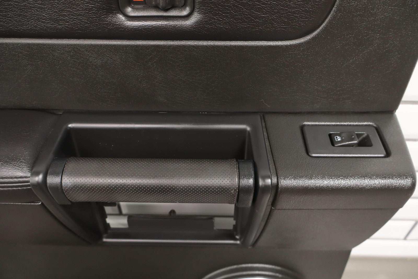 防犯登録解除済み 28インチ　HUMMER　18段切り替 2005-2007 Hummer H2 Left Driver Rear Door Trim Panel Ebony W