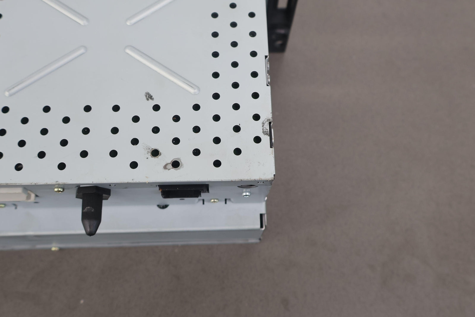 05-06 Chevy C6 Corvette AM-FM-CD Changer_MP3 OEM Radio Opt US9