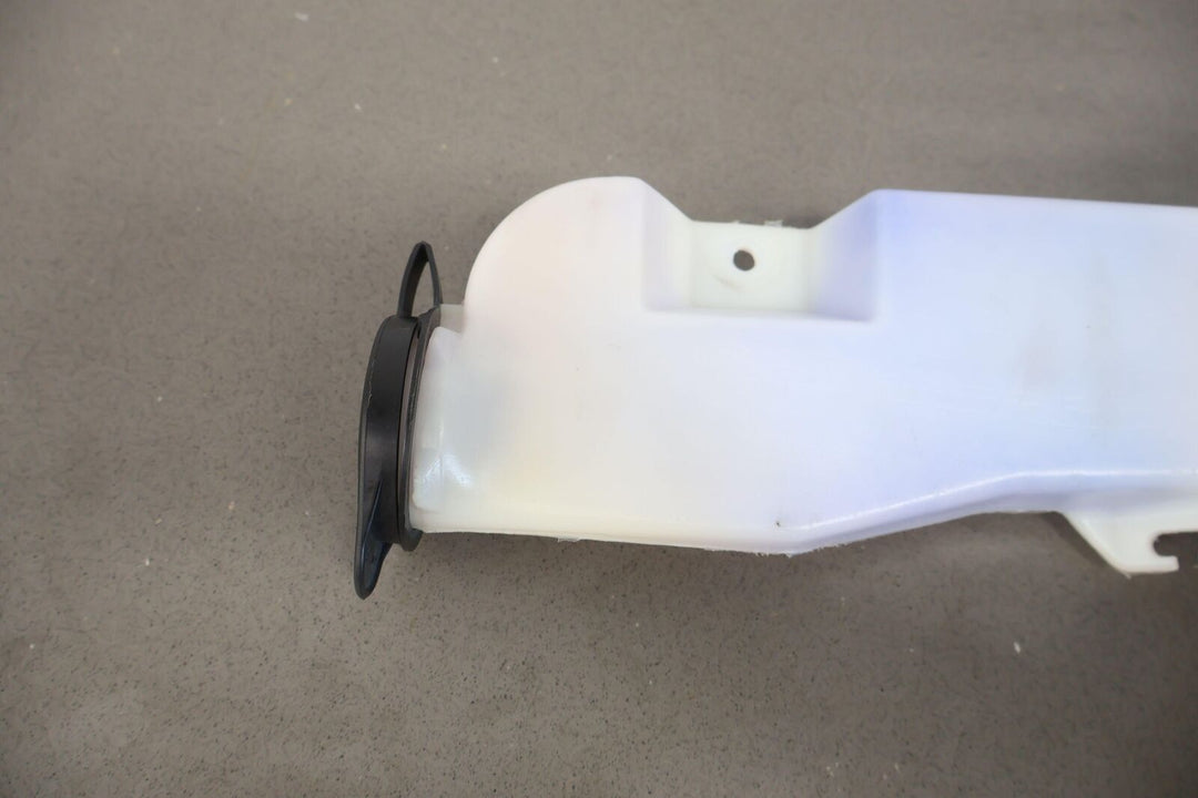 99-06 GMC Sierra 2500HD Windshield Washer Fluid Reservoir W/ Pump & Lid