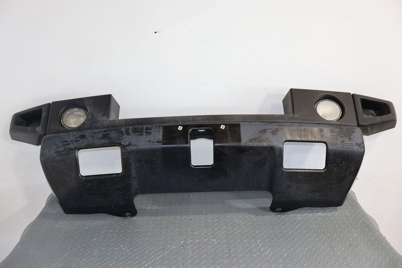 03-09 Hummer H2 Front Bumper W/ Textured Black Covers & Fog Lights (See Notes)