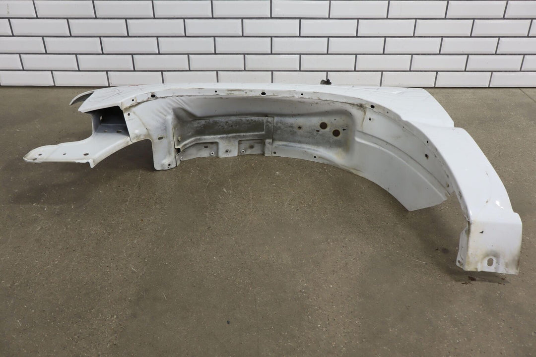 99-06 Chevy Silverado/Tahoe/Suburban Driver Left Fender (Summit White 50U)