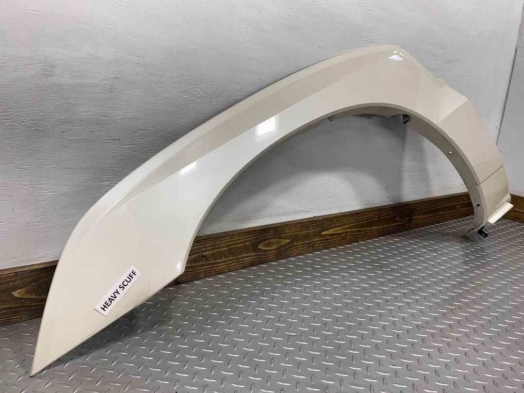 02-06 Cadillac Escalade Left LH Front Fender Moulding White Diamond Metallic 98u