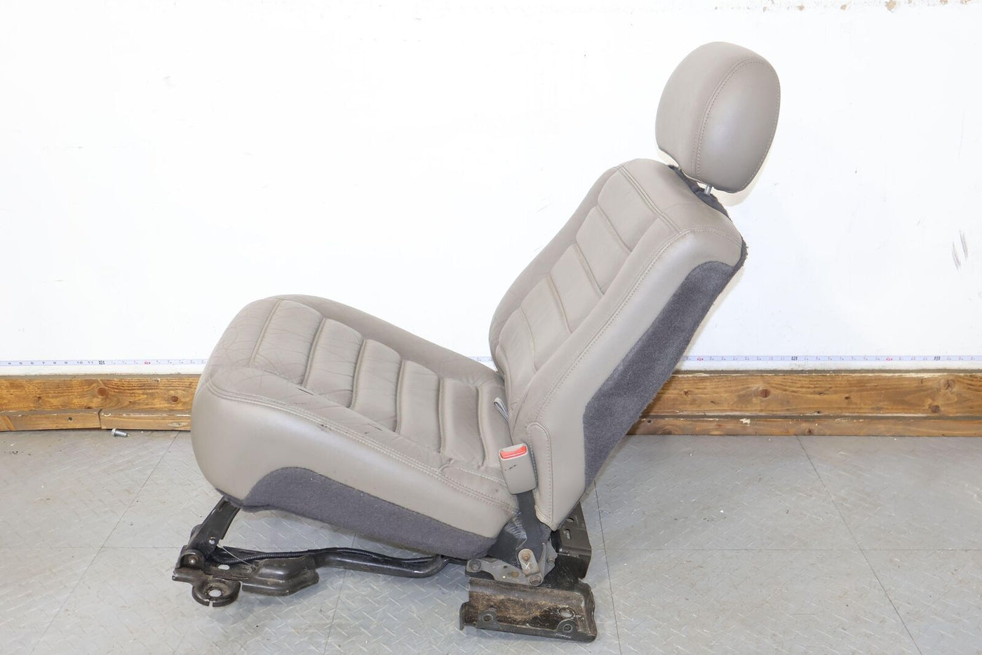 03-07 Hummer H2 2nd / Rear Row Leather Seat (Wheat 502) SUV Only