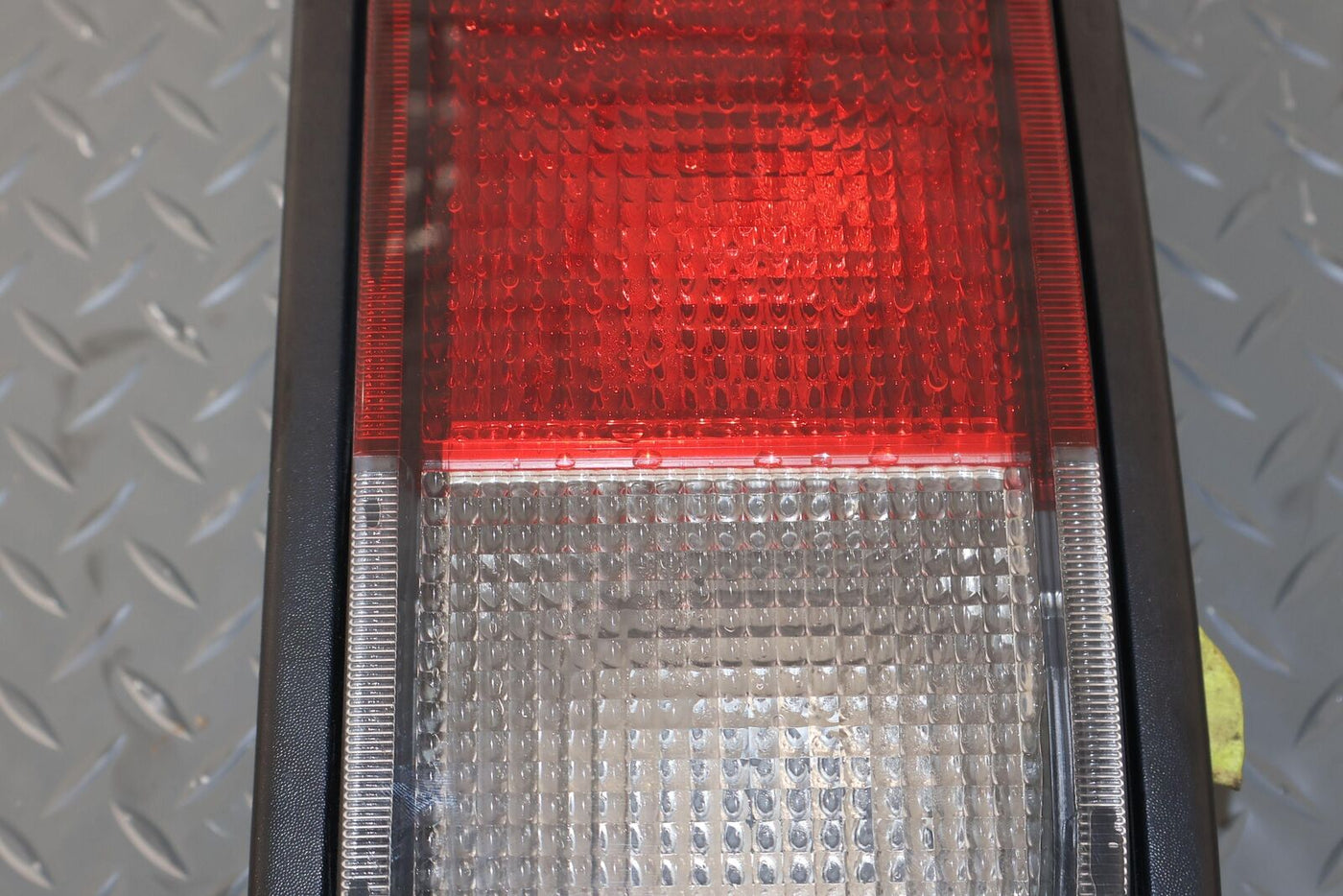 05-09 Hummer H2 Right Passenger Tail Light Lamp OEM (SUV) Tested Quarter Mounted