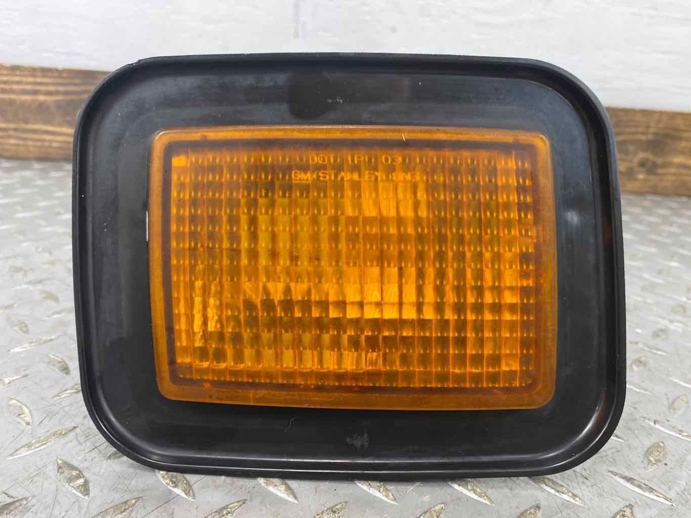 03-09 Hummer H2 Right Passenger Amber Turn Signal - Next To Headlamp