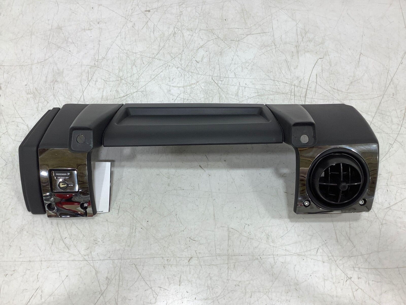 03-07 Hummer H2 Passenger Right Dash Mounted AC Vent (Ebony 48I/Chrome)