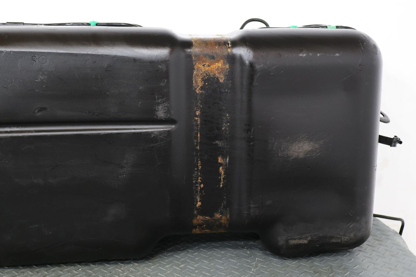 2003 Hummer H2 OEM Gasoline Fuel Tank W/Good Sealing Ring - No Fuel Pump