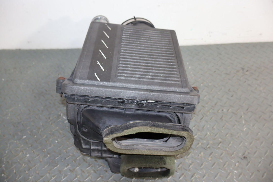 02-06 Cadillac Escalade OEM 6.0L Air Cleaner W/ Intake/Resonator/Box (NO MAF)