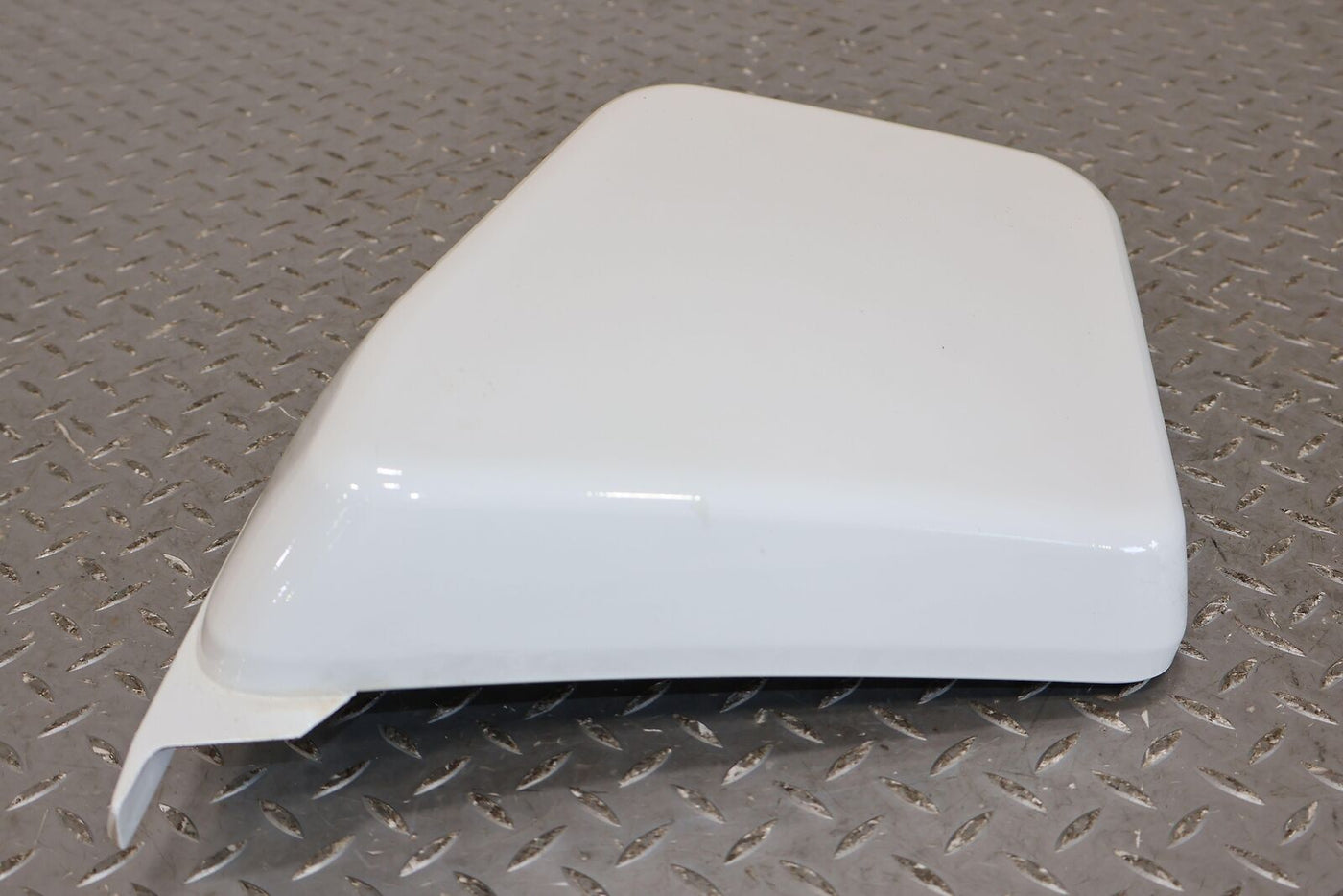 03-09 Hummer H2 Left LH Driver Cowl Vent Panel End Cap (White 50U) See Notes