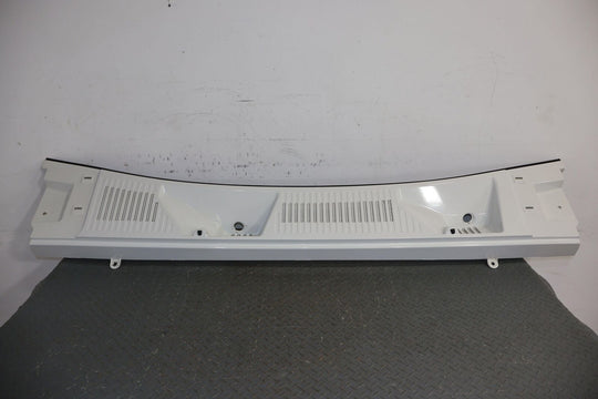 03-09 Hummer H2 Front Center Cowl Vent Panel (White 50U) See Notes