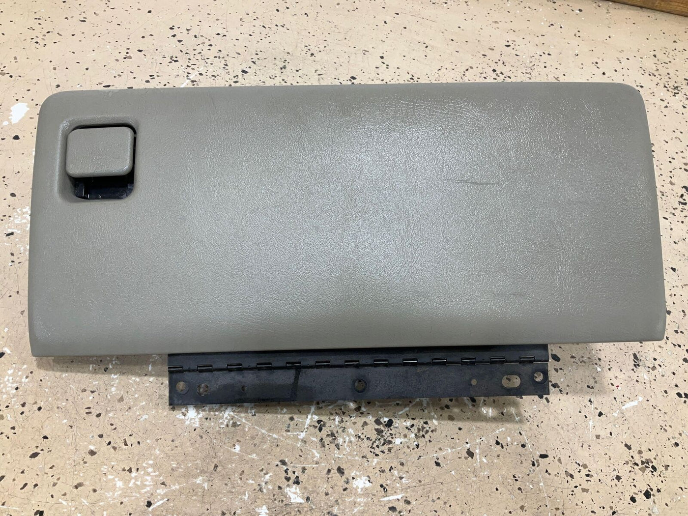 03-07 Hummer H2 OEM Glove Box Door Compartment (Light Wheat 50I) See Notes