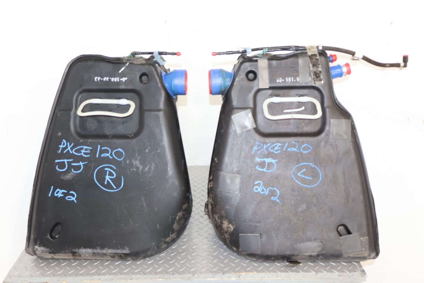 1999 Chevy C5 Corvette Left & Right Fuel Gasoline Tanks W/ Cross Over Pipes