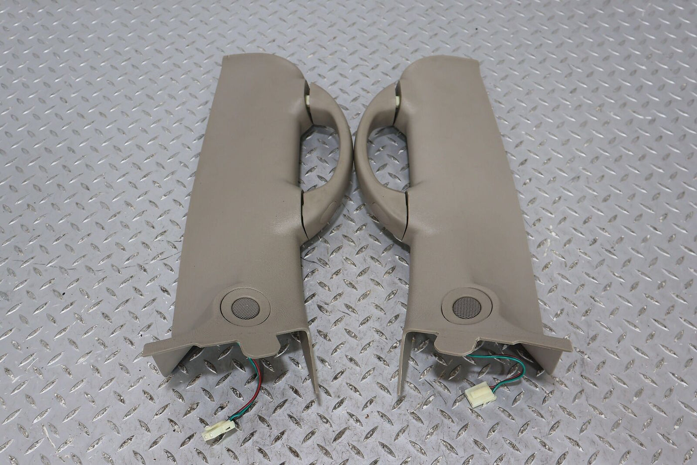 03-07 Hummer H2 Pair LH & RH Interior A-Pillar Trim (Light Wheat 50i)