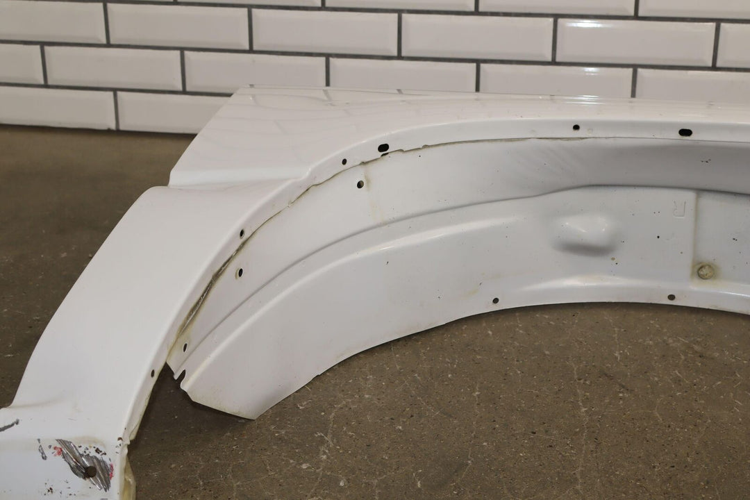 99-06 Chevy Silverado/Tahoe/Suburban Passenger Right Fender (Summit White 50U)