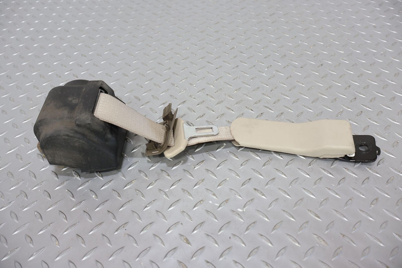 04-09 Cadillac XLR Passenger RIGHT Front Seat Belt Retractor (Shale 15i) Notes