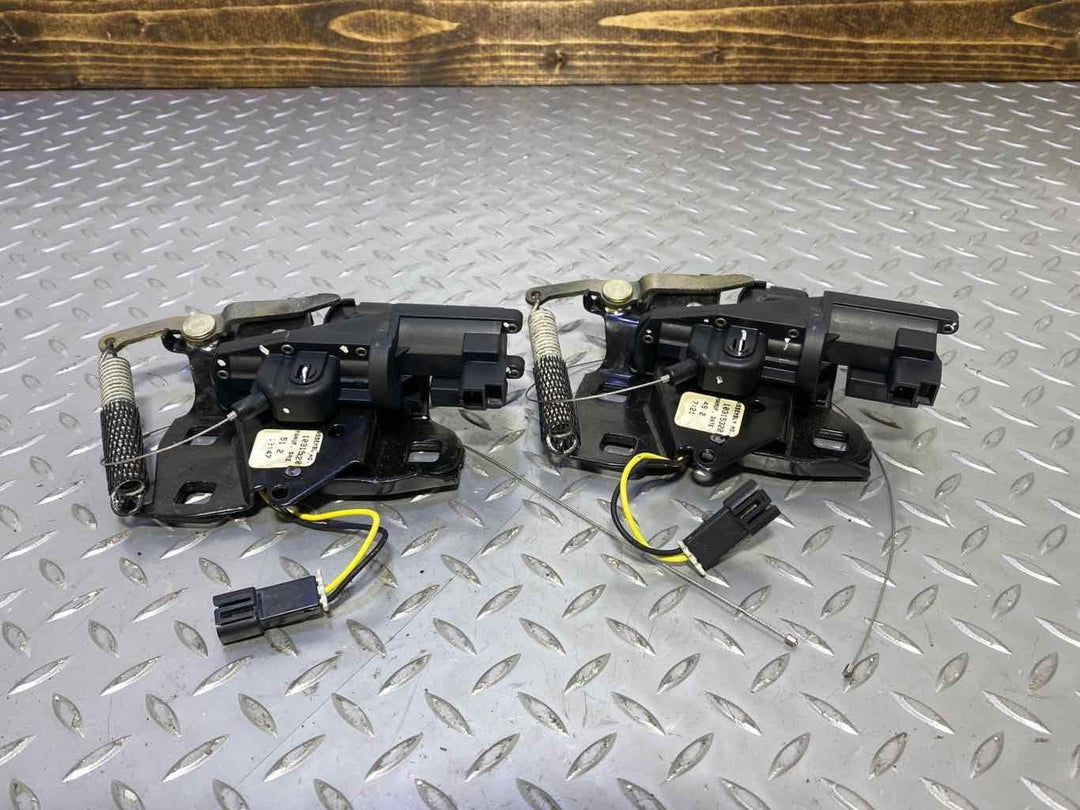 97-04 Chevy Corvette C5 Pair Left & Right Hatch Lift Gate Latches (Tested)