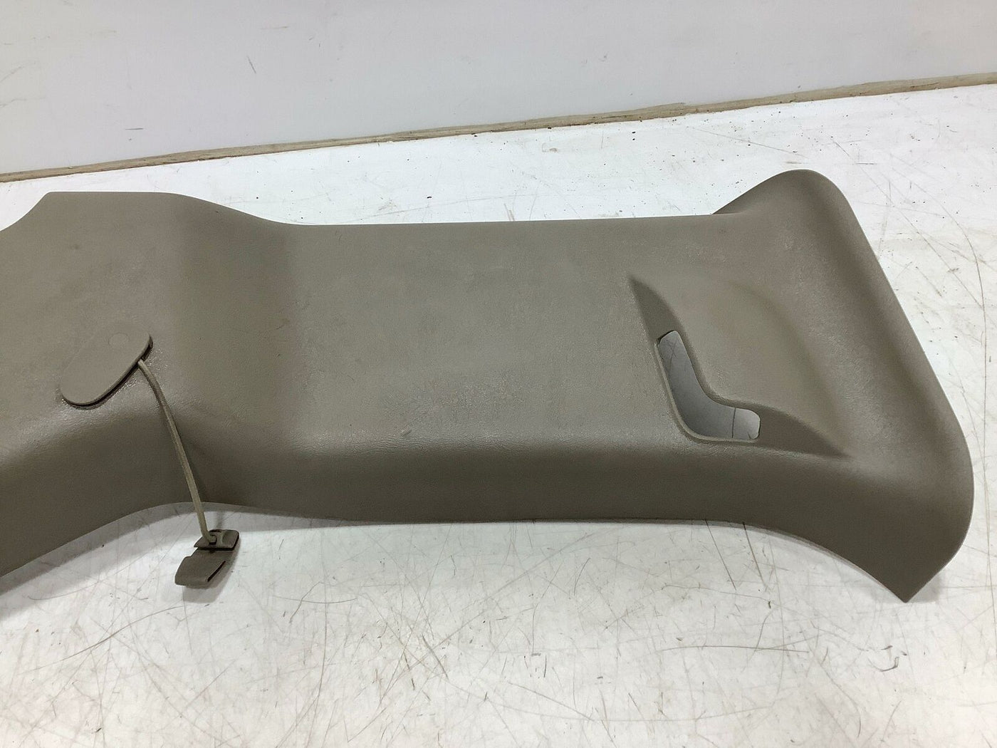 03-07 Hummer H2 Driver Left C Pillar Trim (Light Wheat 50i)