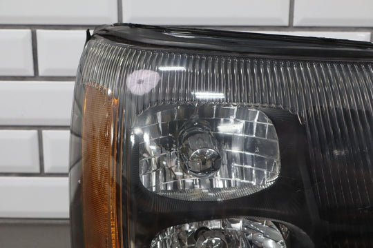 03-06 Cadillac Escalade Pair of Left & Right Aftermarket Headlight Lamps