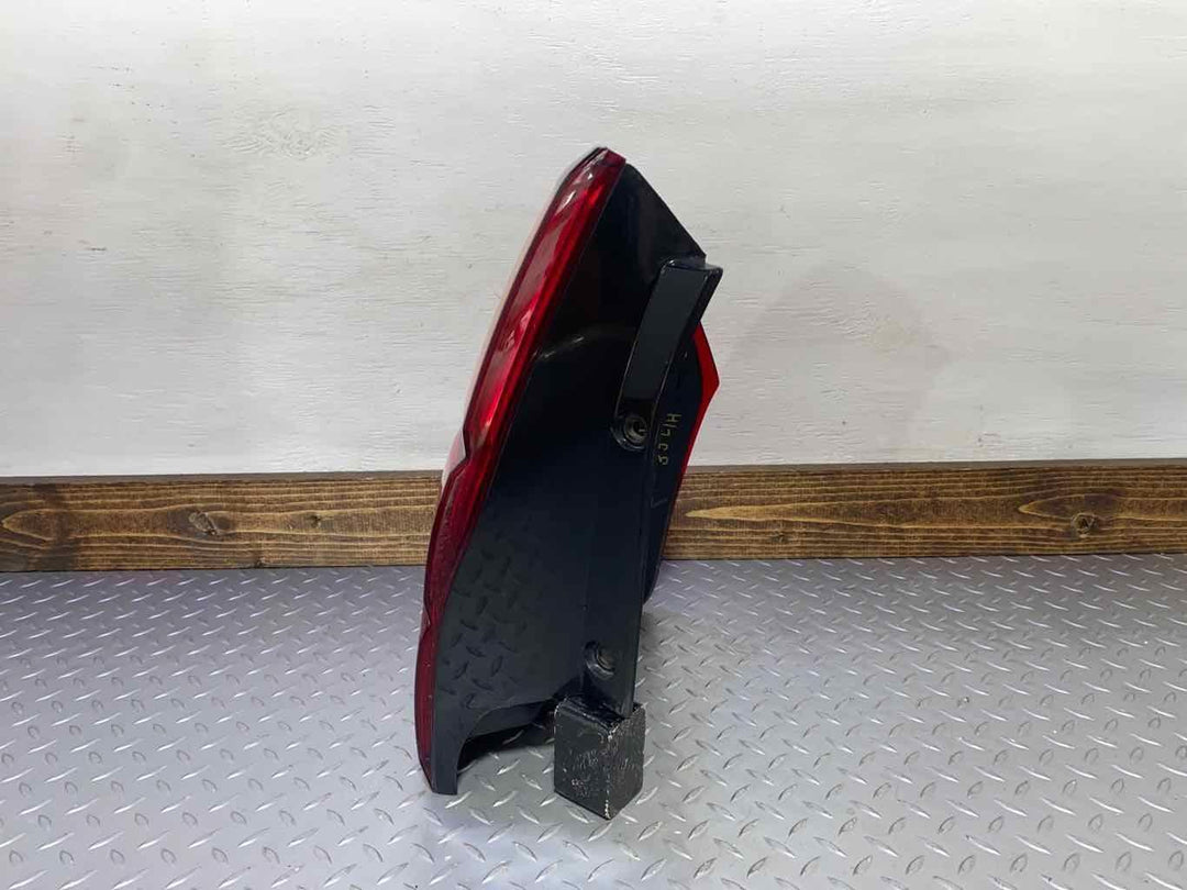 03-09 Lexus GX470 Rear Right RH Passenger Tail Light Lamp (Tested) Cracked