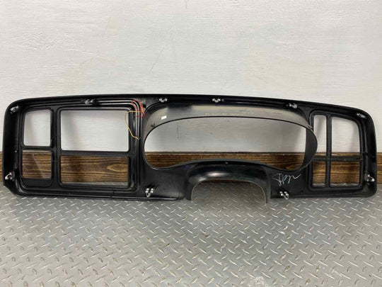 03-06 Chevy Suburban Interior Speedometer & Radio Trim Bezel (Light Neutral 52i)