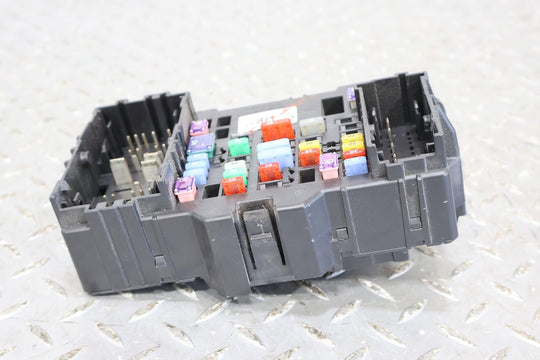 16-18 GMC Sierra Silverado 1500 Right RH Cabin Fuse Junction Box (23443946_02)