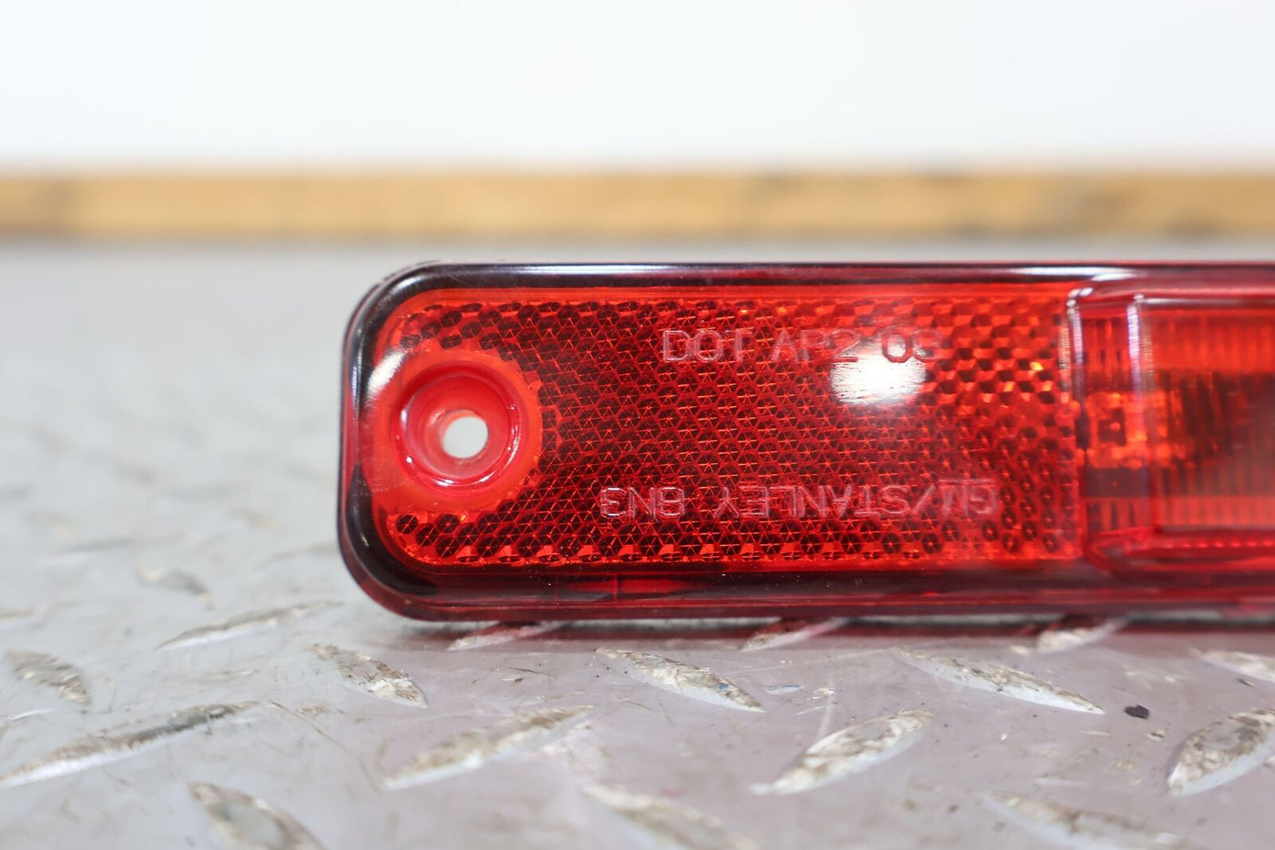 03-09 Hummer H2 OEM Rear LED Side Marker Light (Red) Tested