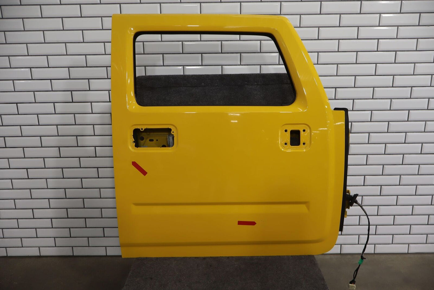 03-09 Hummer H2 Front Right Passenger Door Yellow (43U) W/Window *See Photos*