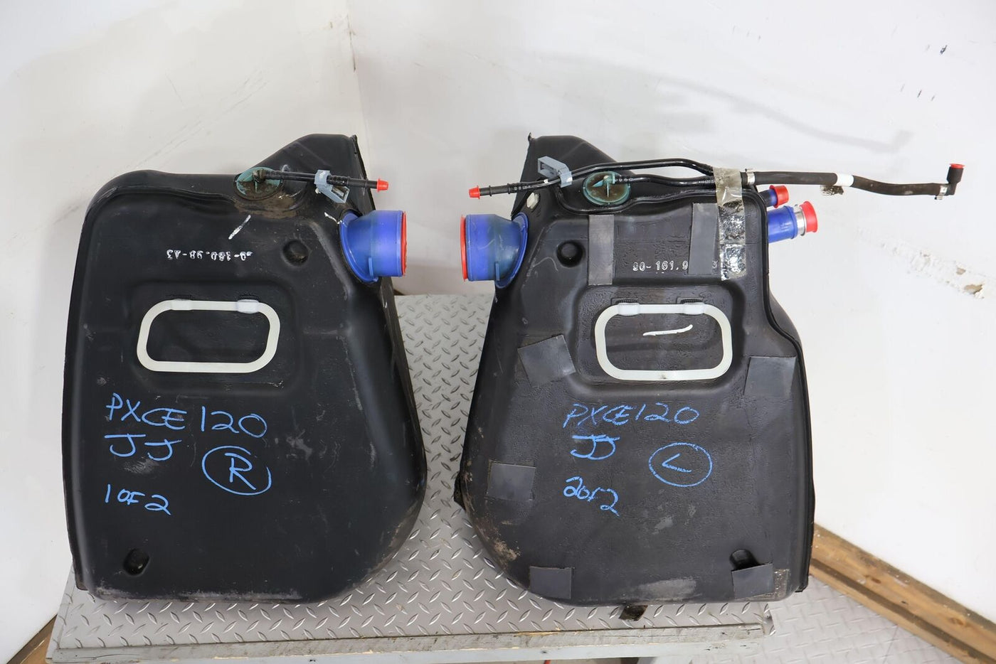 1999 Chevy C5 Corvette Left & Right Fuel Gasoline Tanks W/ Cross Over Pipes