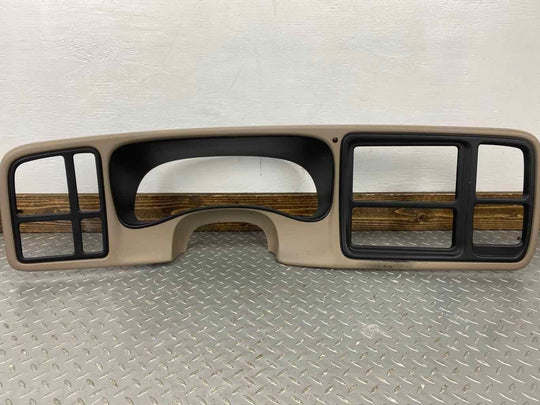 03-06 Chevy Suburban Interior Speedometer & Radio Trim Bezel (Light Neutral 52i)