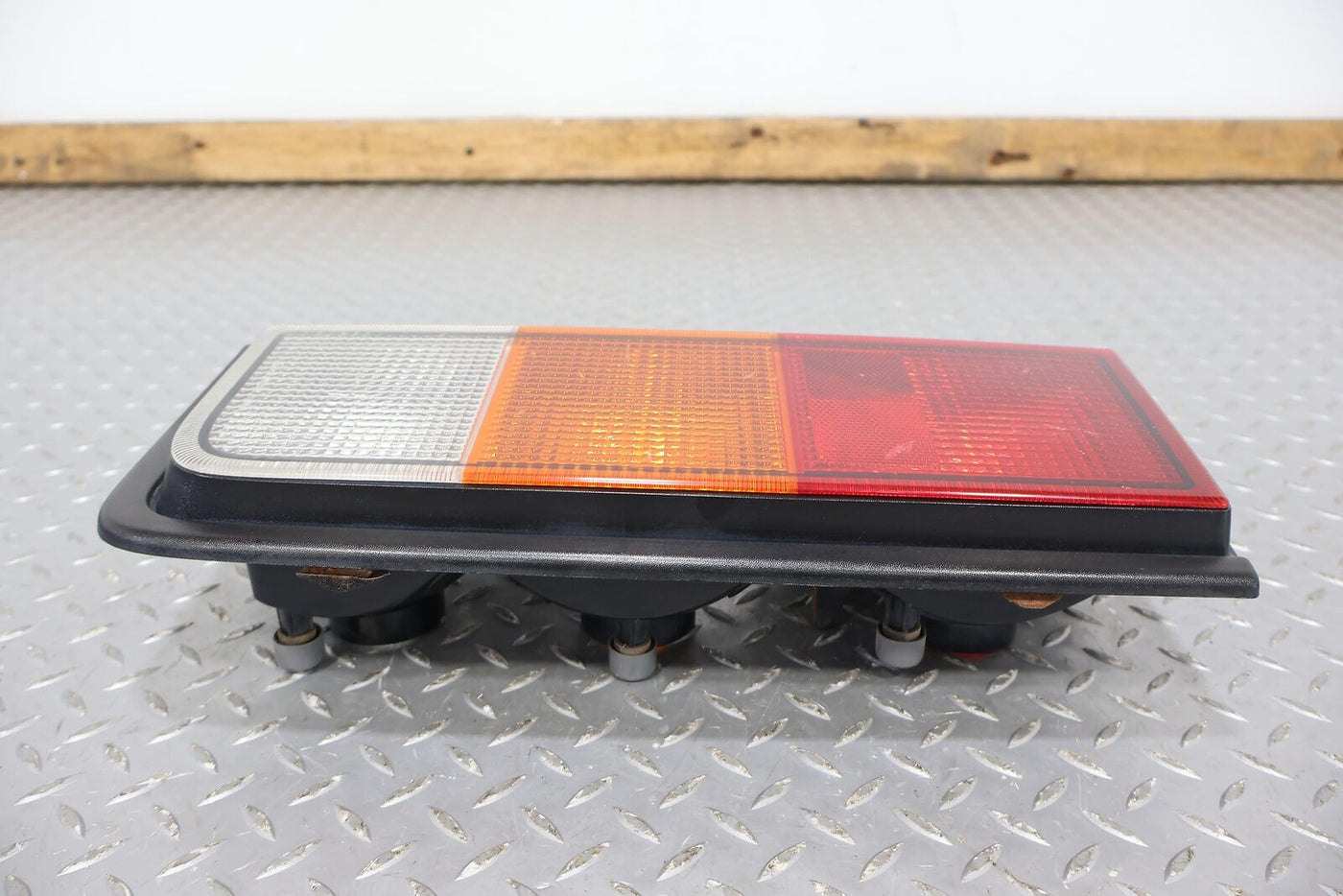 03-04 Hummer H2 Right Passenger Tail Light Tail Lamp (Body Mounted) OEM Tested