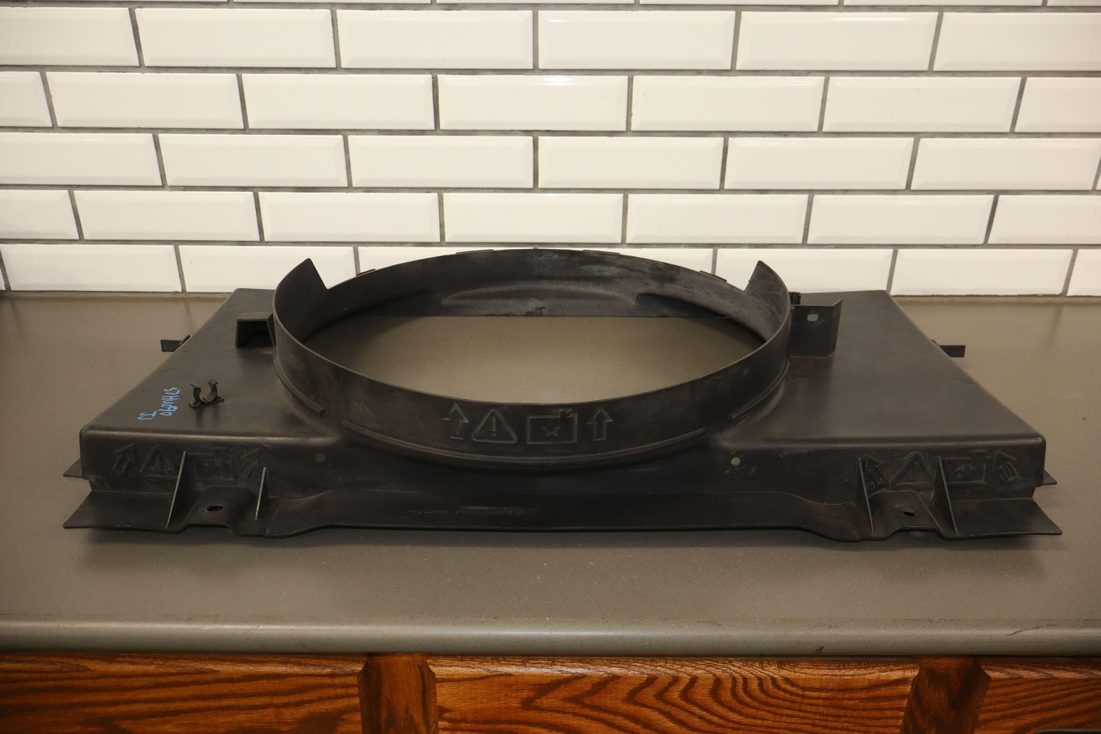 03-07 Hummer H2 6.0L V8 LQ4 OEM Fan Shroud - J & J Auto Wrecking