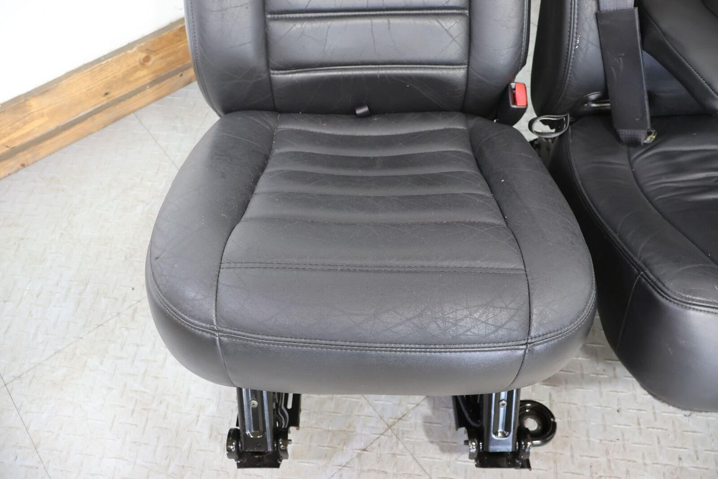 05-07 Hummer H2 SUT REAR 2nd Row Leather Seats (Ebony 48I) SUT ONLY See Notes