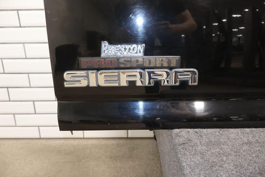 99-06 Chevy Silverado Sierra Rear Tailgate (Onyx Black 41U) Poor Finish