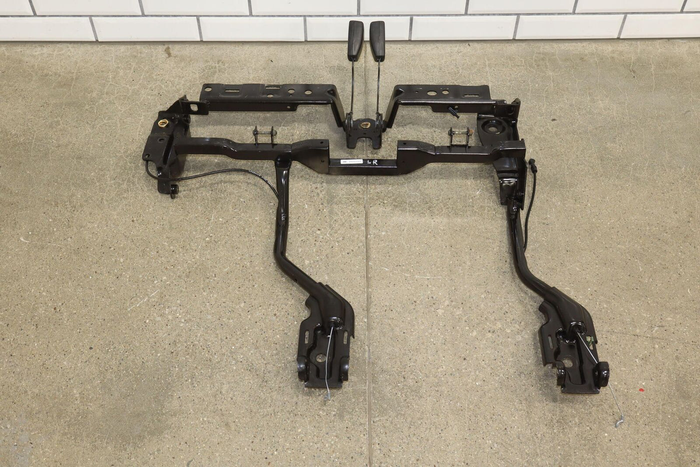 2003-2007 Hummer H2 SUV Rear 2nd Row Left LH Seat Track (Folds Properly)