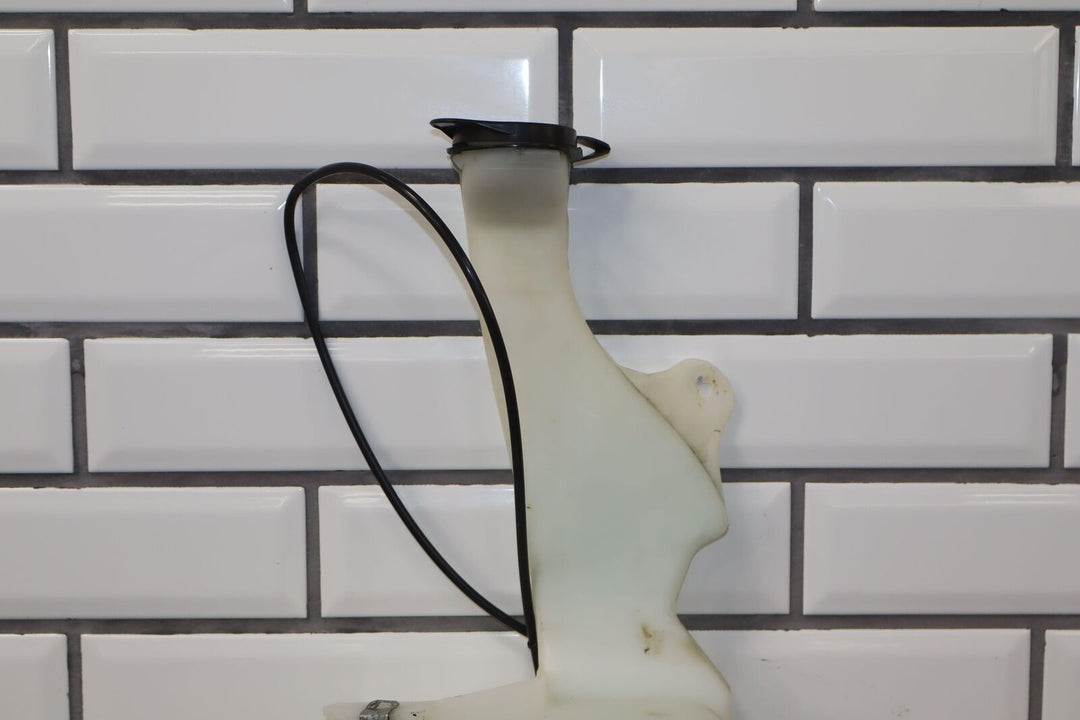 2007 - 2013 Chevy Silverado Sierra Washer Fluid Reservoir OEM 20999339