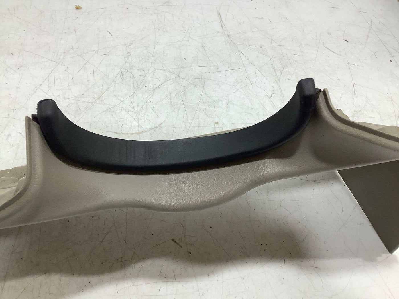 03-07 Hummer H2 Driver Left Dashboard Knee / Kick Bolster (Wheat 50I)