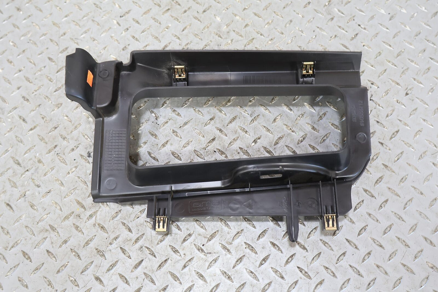 05-09 Hummer H2 SUT Rear Right RH Mini Window Moulding (Moulding ONLY) Black