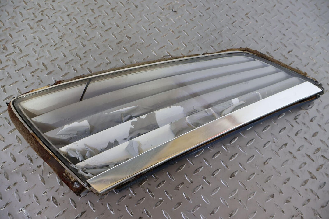 72-80 Mercedes 450SLC C107 W107 Right Passenger Quarter Window Louver & Glass