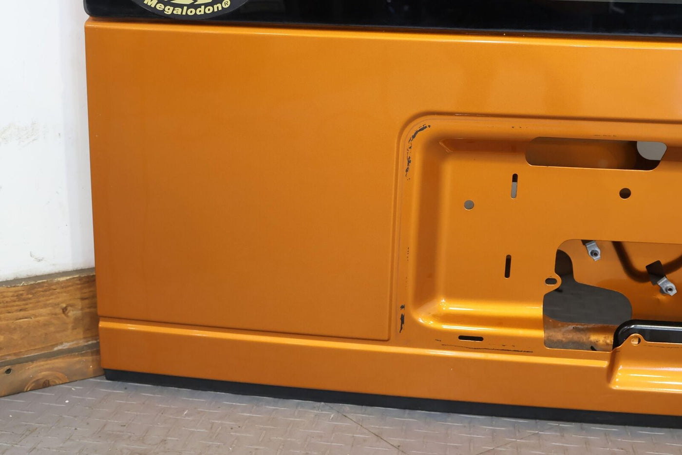 03-09 Hummer H2 Rear Hatch / Lid W/ Glass (Fusion Orange 55U) See Notes