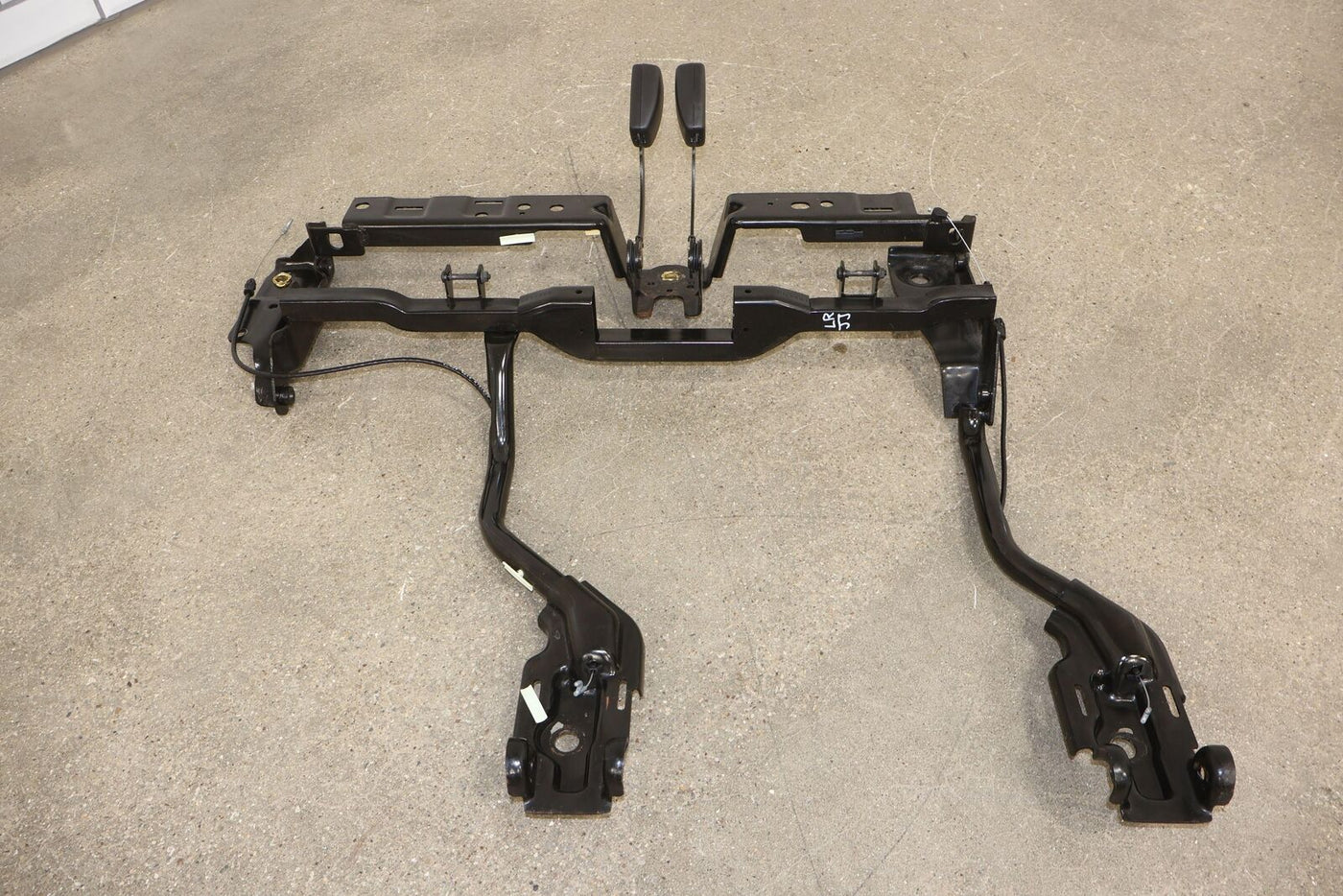 2003-2007 Hummer H2 SUV Rear 2nd Row Left LH Seat Track (Folds Properly)