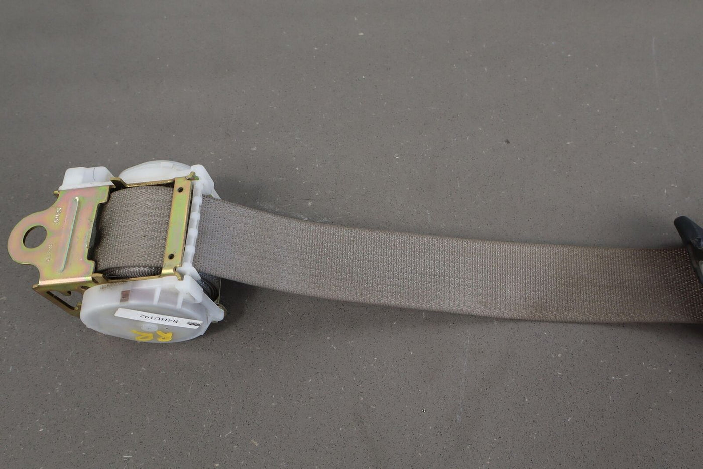 03-07 Hummer H2 RH Right Passenger REAR 2nd Row Seat Belt Retractor Wheat (502)