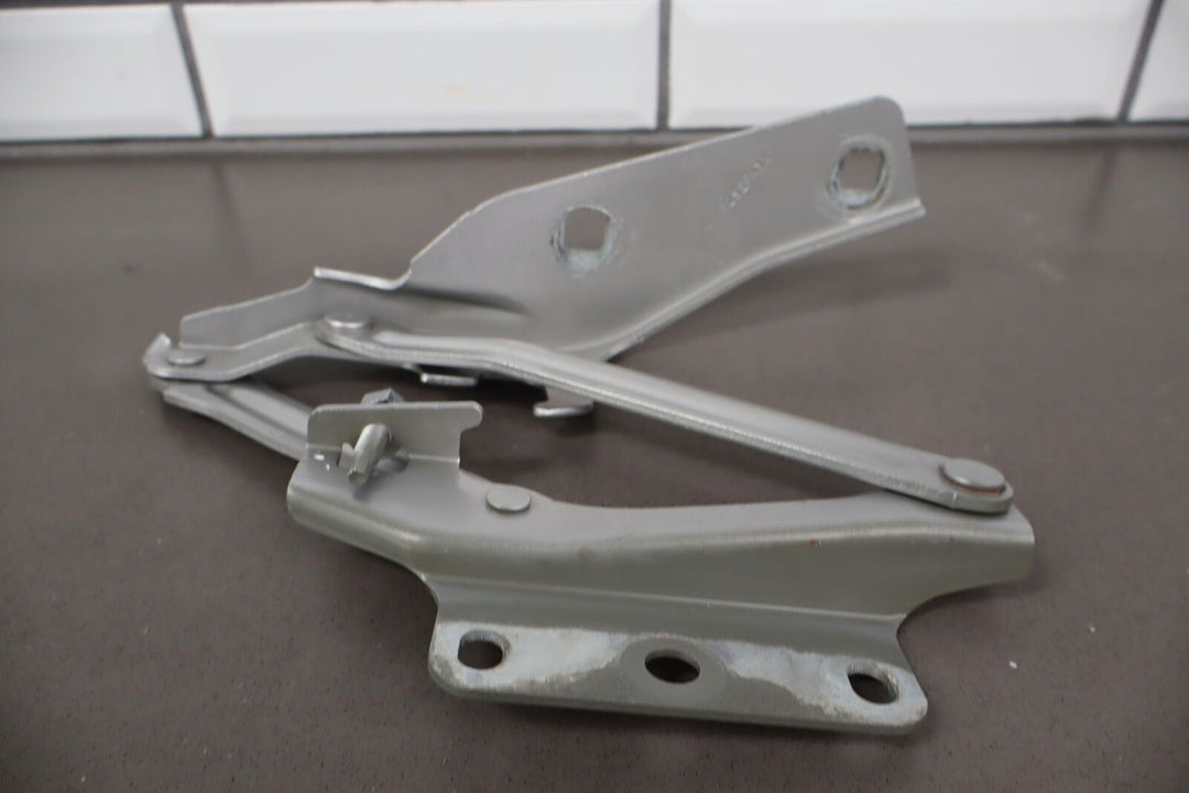 03-06 Chevy SSR Pair of LH & RH Front Hood Hinges OEM Ricochet Silver (67U)