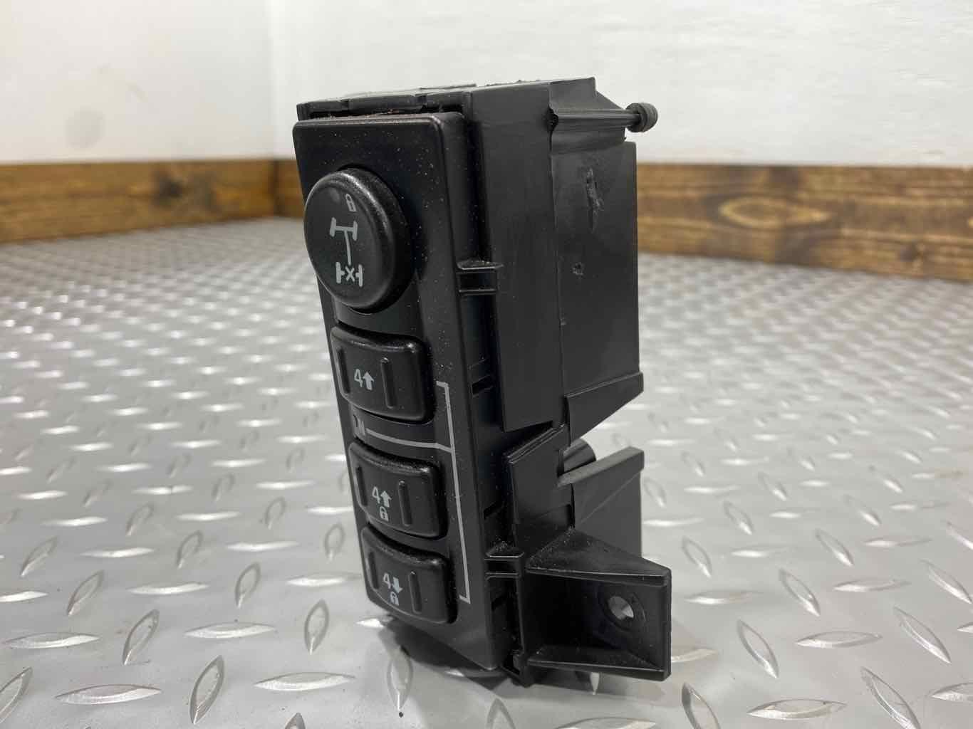 03-07 Hummer H2 Dash Mounted Transfer Case Switch Button OEM