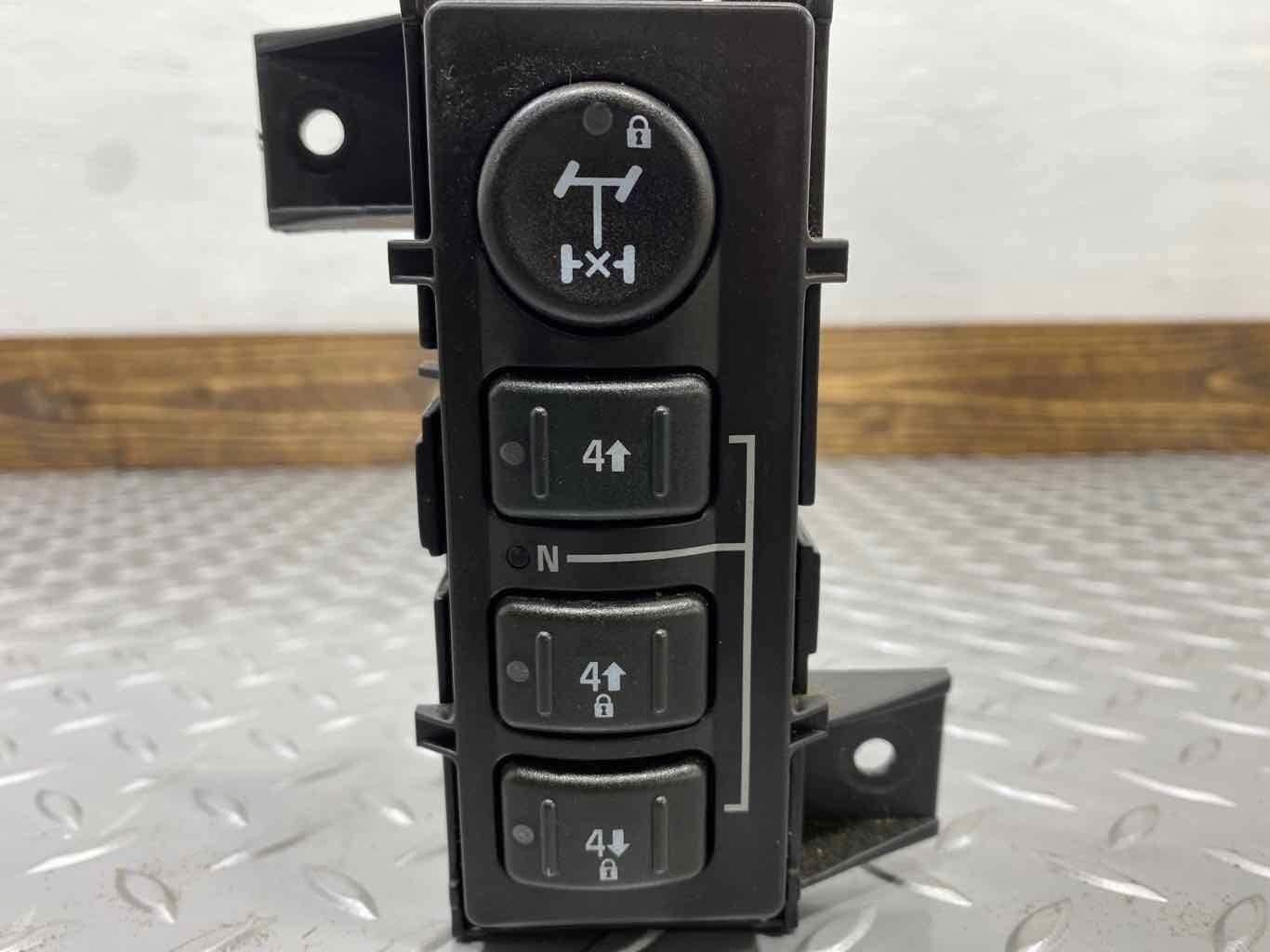 03-07 Hummer H2 Dash Mounted Transfer Case Switch Button OEM