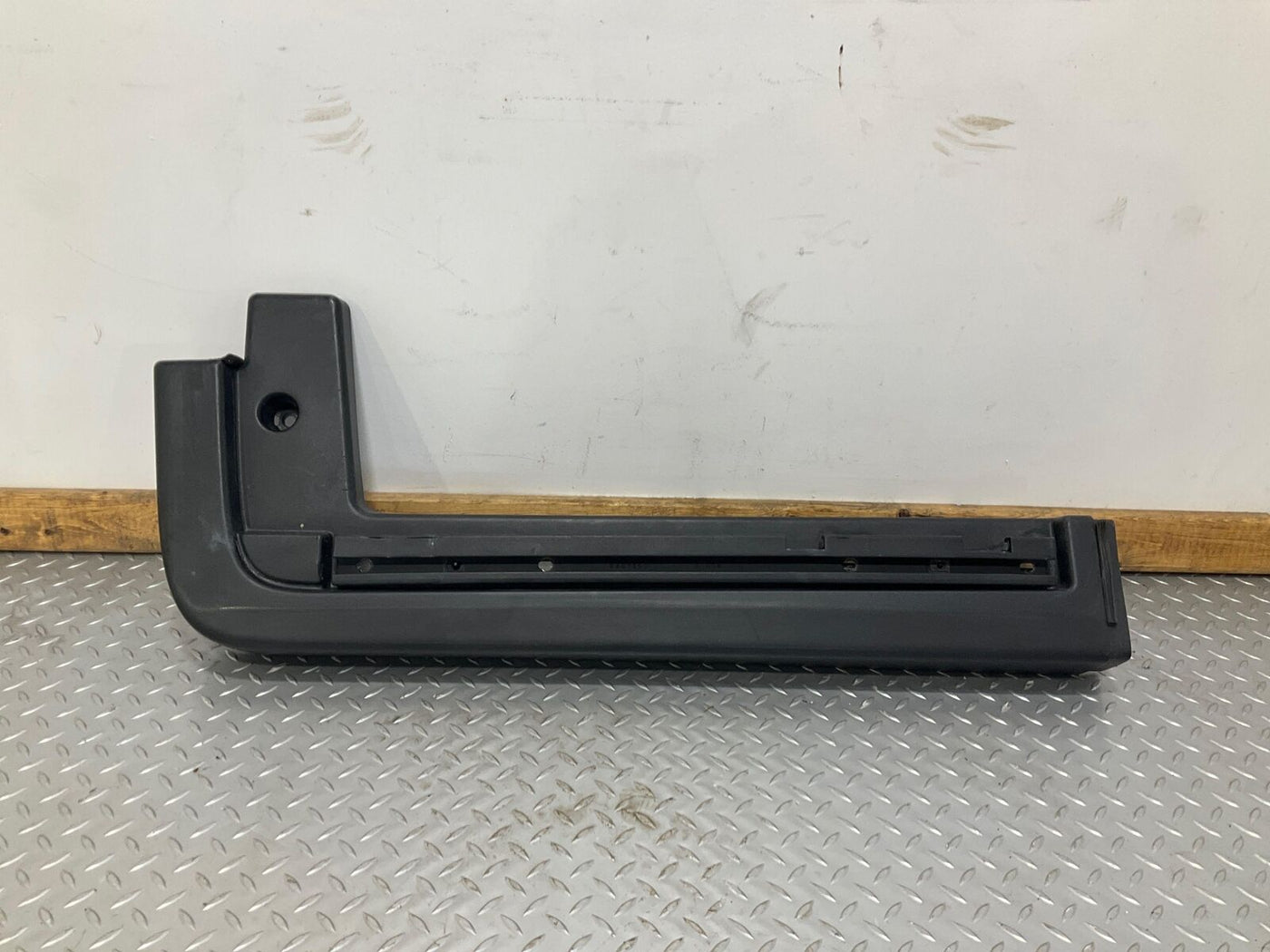 05-07 Hummer H2 SUT Right RH UPPER Bed Side Moulding (Textured Black) SUT ONLY