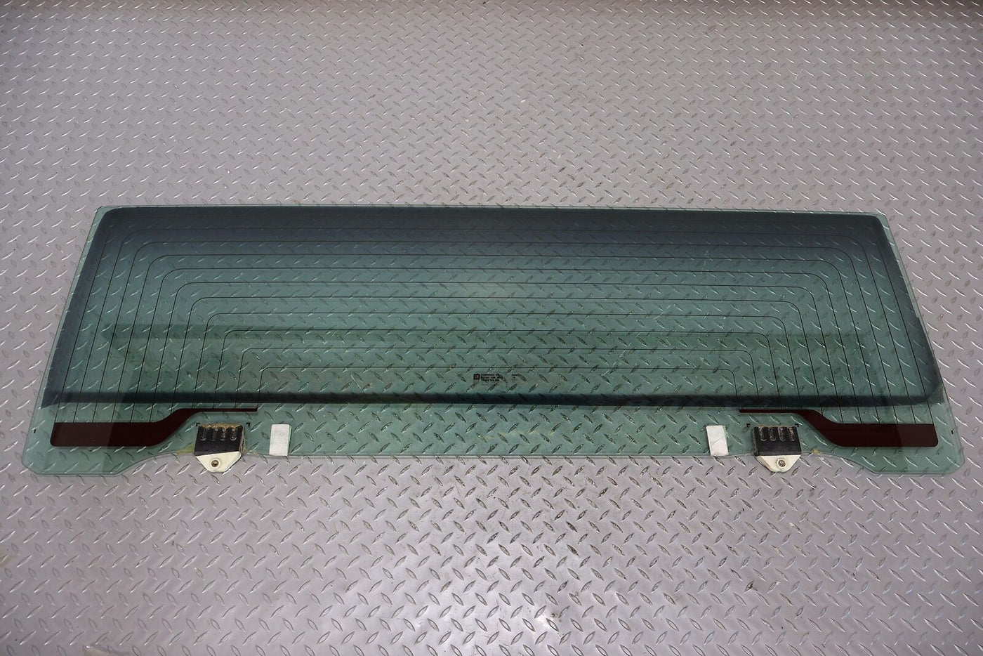 05-09 Hummer H2 SUT Pickup Heated Center Midgate Back Window Glass