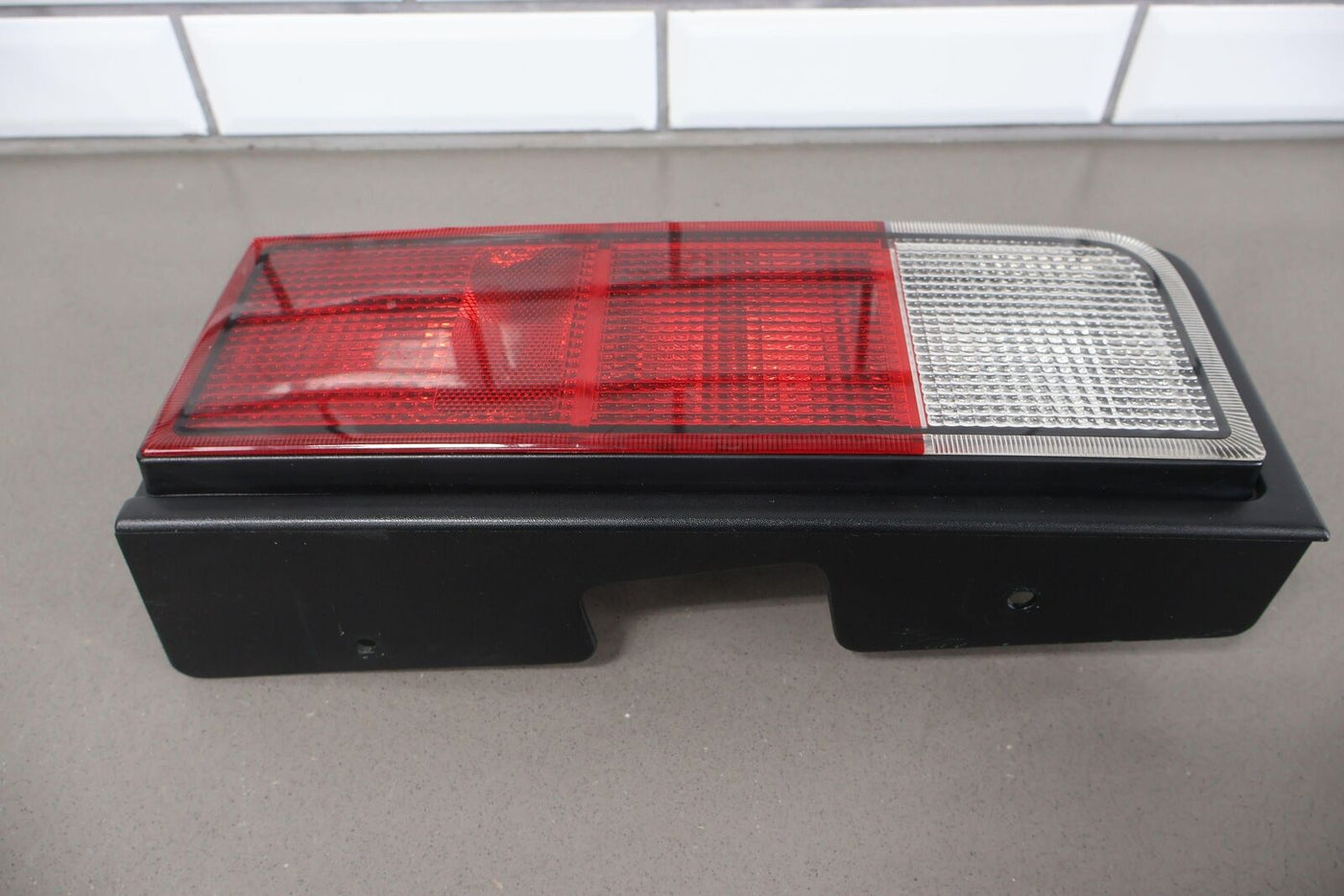 05-09 Hummer H2 Right Passenger Tail Light Lamp OEM (SUV) Tested Quarter Mounted