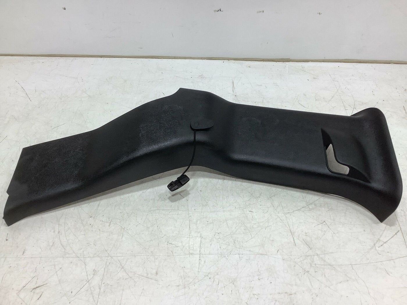 03-07 Hummer H2 Left Driver C Pillar Trim (Ebony 48i)