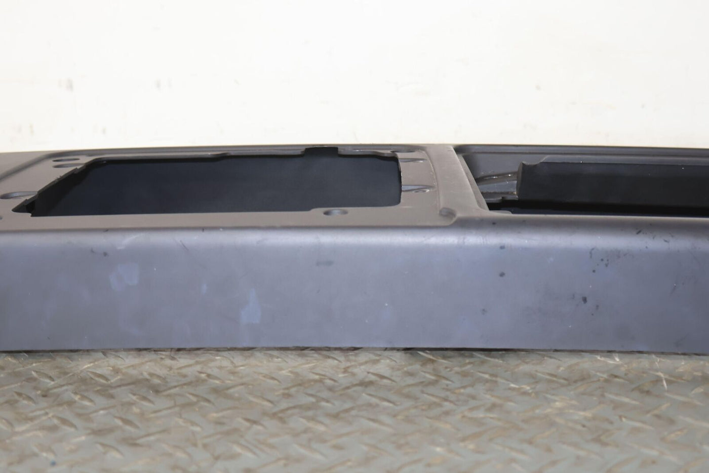 03-07 Hummer H2 Center Console Top Trim Panel Cover Arm Rest Surround OEM