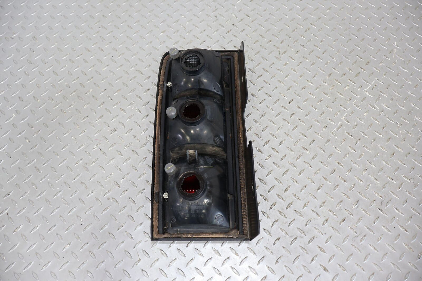 03-04 Hummer H2 Driver Left Rear Tail Light (Tested) Metal Mounting Tabs Missing